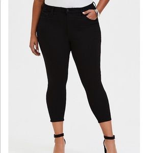 CROP SKY HIGH SKINNY JEAN - PREMIUM STRETCH BLACK